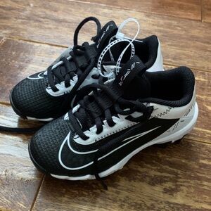 Nike Kids Black and White Athletic Baseball Cleats